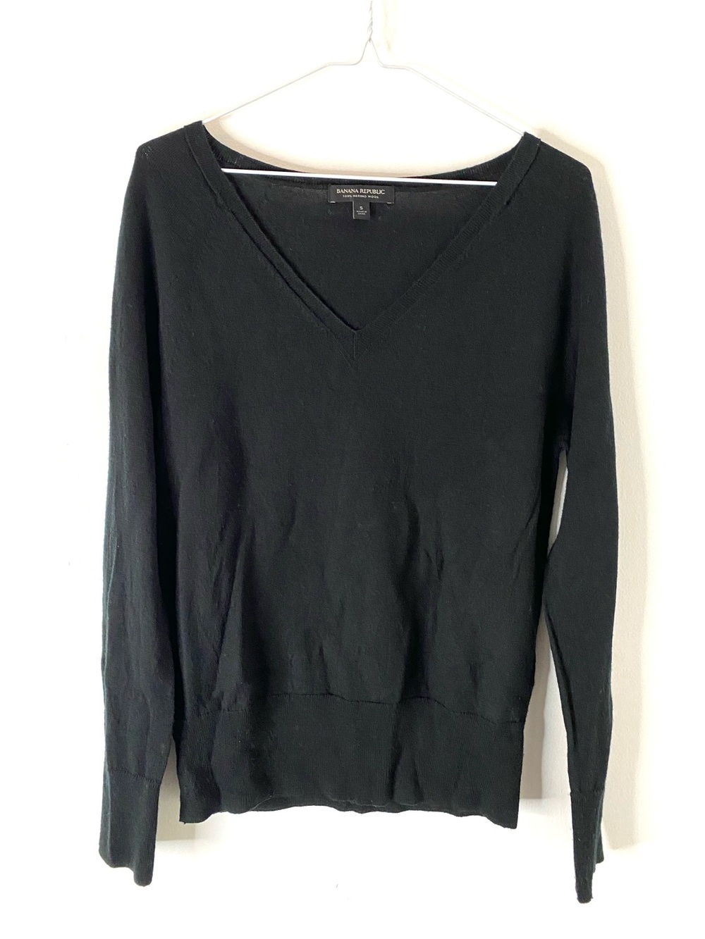 Banana Republic 100% Merino Wool Black V Neck Sweater Quiet Luxury